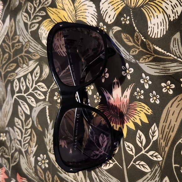 Prada Accessories - Prada Sunglasses (spr24n)👓